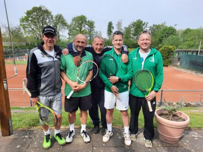  Elteraner Herren starten mit Sieg und Remis in die Freiluftsaison.