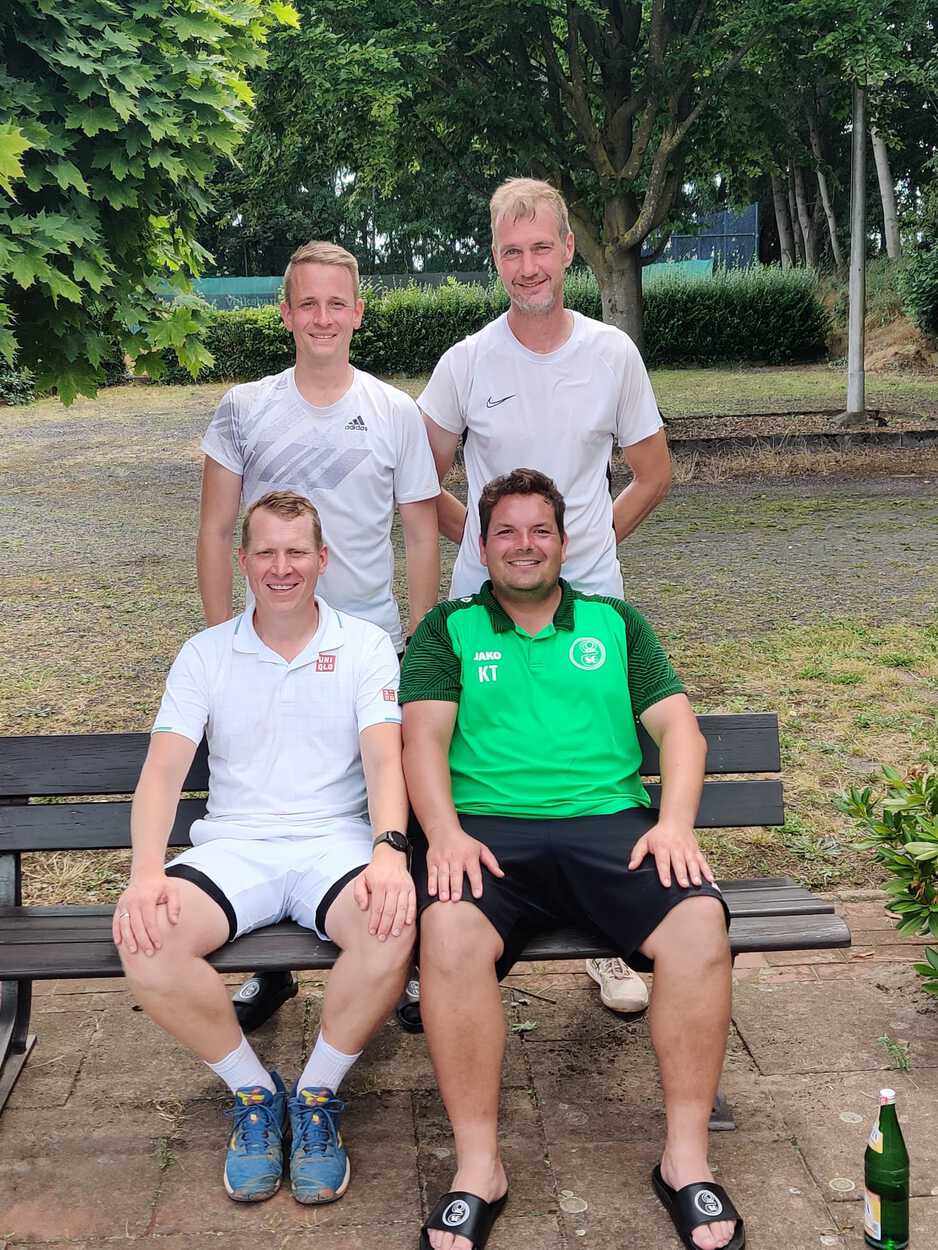 Herren 30 Eins bleiben in der Erfolgsspur – Klarer 6:0-Auswärtssieg in Altenrheine